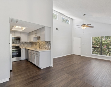 6646 E Lovers Lane - Photo Thumbnail 7