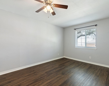 6646 E Lovers Lane - Photo Thumbnail 13