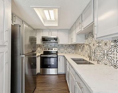 6646 E Lovers Lane - Photo Thumbnail 9