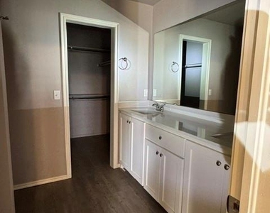 900 Coles Creek - Photo Thumbnail 11
