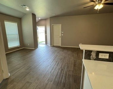 900 Coles Creek - Photo Thumbnail 3