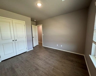 900 Coles Creek - Photo Thumbnail 9