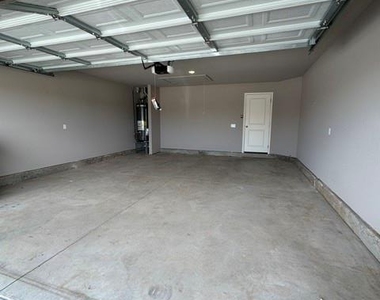 900 Coles Creek - Photo Thumbnail 13