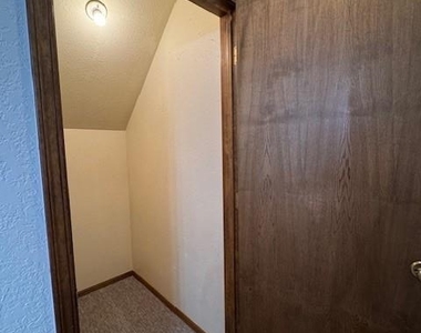 2913 Village Circle - Photo Thumbnail 10