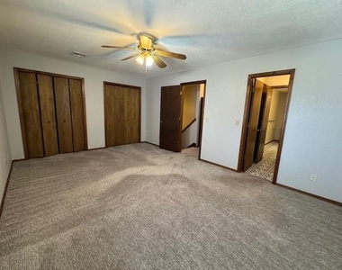 2913 Village Circle - Photo Thumbnail 19