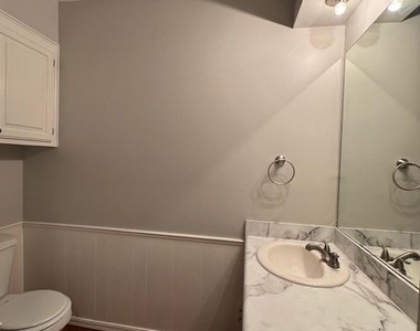 2913 Village Circle - Photo Thumbnail 7
