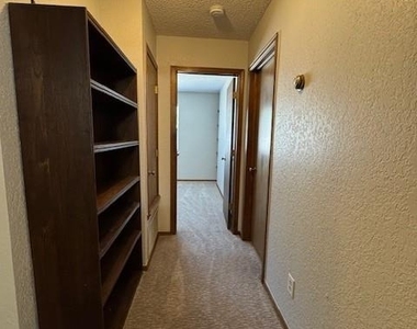 2913 Village Circle - Photo Thumbnail 20