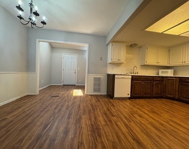 2913 Village Circle - Photo Thumbnail 11