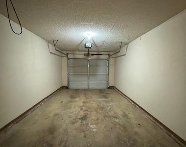 2913 Village Circle - Photo Thumbnail 14