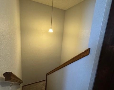 2913 Village Circle - Photo Thumbnail 30