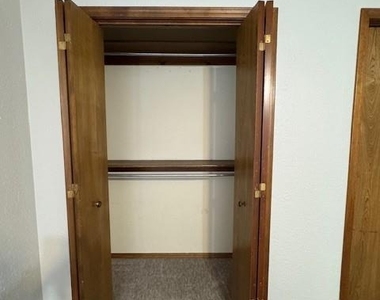 2913 Village Circle - Photo Thumbnail 21