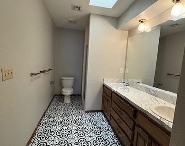 2913 Village Circle - Photo Thumbnail 26