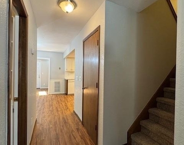 2913 Village Circle - Photo Thumbnail 6