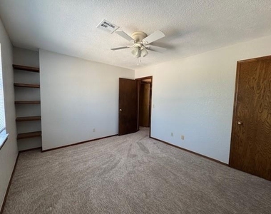 2913 Village Circle - Photo Thumbnail 29