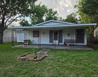 209 Helen Drive - Photo Thumbnail 2