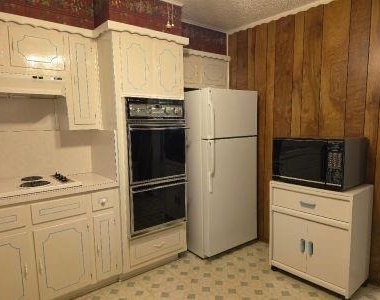 209 Helen Drive - Photo Thumbnail 4