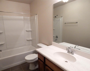 6905 Nw 157th Terrace - Photo Thumbnail 8