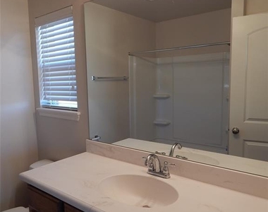 6905 Nw 157th Terrace - Photo Thumbnail 5