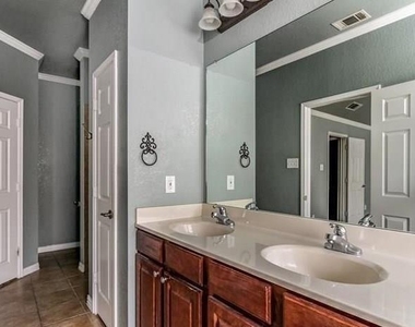 609 Piper Drive - Photo Thumbnail 7