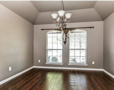 609 Piper Drive - Photo Thumbnail 5