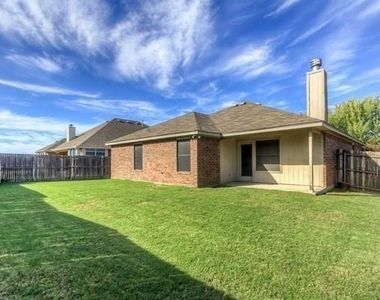 609 Piper Drive - Photo Thumbnail 1