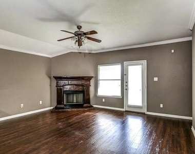 609 Piper Drive - Photo Thumbnail 2