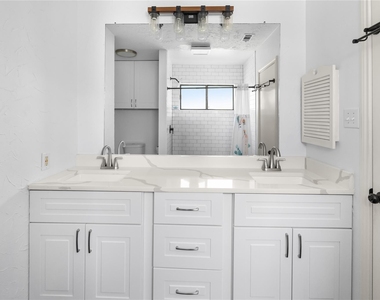 1317 Seabrook Drive - Photo Thumbnail 15