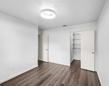 1317 Seabrook Drive - Photo Thumbnail 9