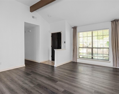 1317 Seabrook Drive - Photo Thumbnail 7