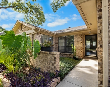 1317 Seabrook Drive - Photo Thumbnail 2