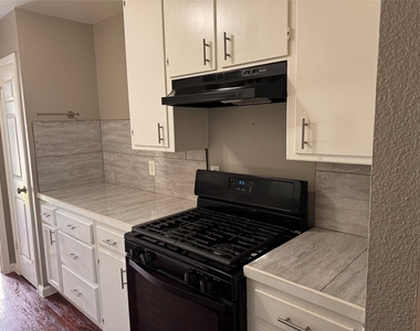 616 Mesquite Avenue - Photo Thumbnail 6