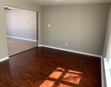 616 Mesquite Avenue - Photo Thumbnail 2