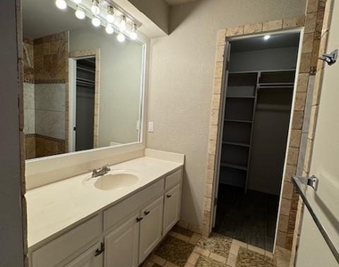 825 Nw 138th Street - Photo Thumbnail 23