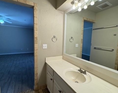 825 Nw 138th Street - Photo Thumbnail 27