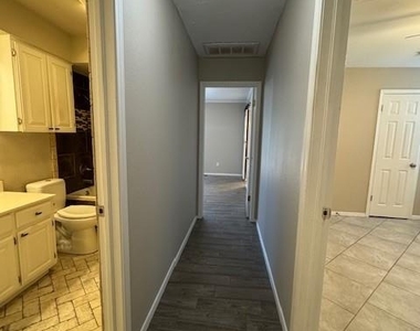 825 Nw 138th Street - Photo Thumbnail 15