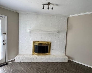 825 Nw 138th Street - Photo Thumbnail 6