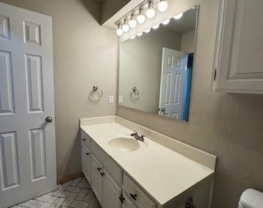 825 Nw 138th Street - Photo Thumbnail 18