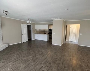 825 Nw 138th Street - Photo Thumbnail 5