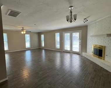 825 Nw 138th Street - Photo Thumbnail 9