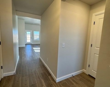 17604 Knox Farm Road - Photo Thumbnail 2