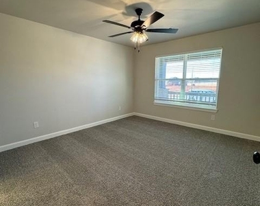 17604 Knox Farm Road - Photo Thumbnail 4