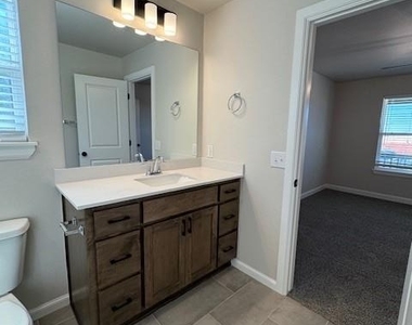 17604 Knox Farm Road - Photo Thumbnail 8