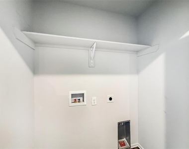 1213 Corner Brook Drive - Photo Thumbnail 7