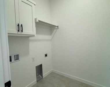 3017 James Way - Photo Thumbnail 17
