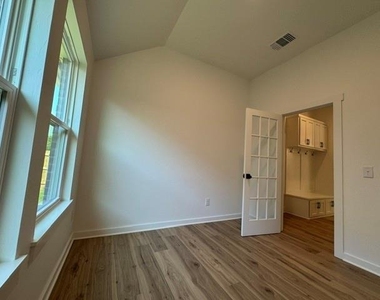 3017 James Way - Photo Thumbnail 16