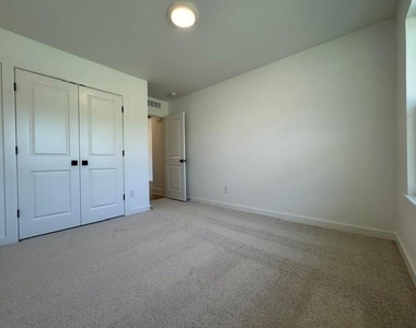 3017 James Way - Photo Thumbnail 4