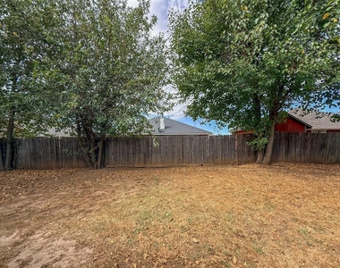 2521 Ridgewood Drive - Photo Thumbnail 16