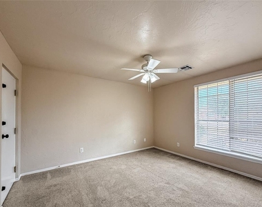 2521 Ridgewood Drive - Photo Thumbnail 7