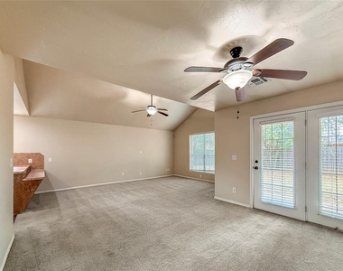 2521 Ridgewood Drive - Photo Thumbnail 3