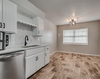 1725 E Lindsey Street - Photo Thumbnail 13